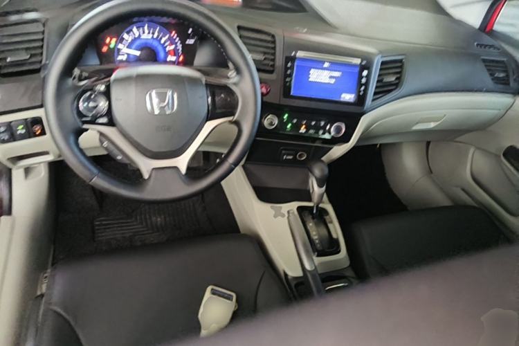 Used Honda Civic 2014 1.8L automatic comfort version Center Console