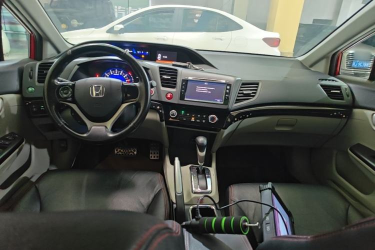 Used Honda Civic 2014 1.8L automatic comfort version Center Console