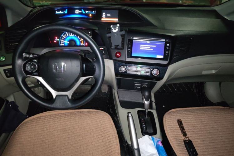 Used Honda Civic 2014 1.8L automatic comfort version Center Console