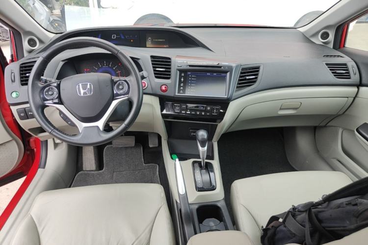 Used Honda Civic 2014 1.8L automatic luxury edition Center Console