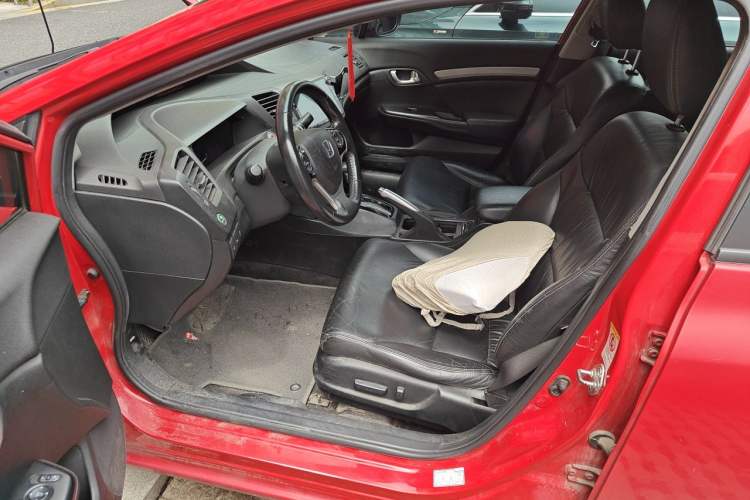 Used Honda Civic 2014 1.8L automatic luxury edition Driver Seat