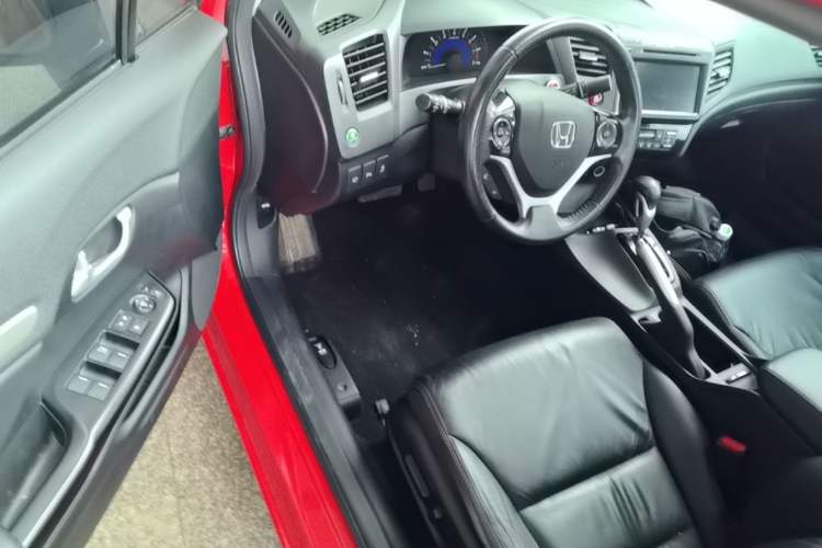 Used Honda Civic 2014 1.8L automatic luxury edition Driver Seat