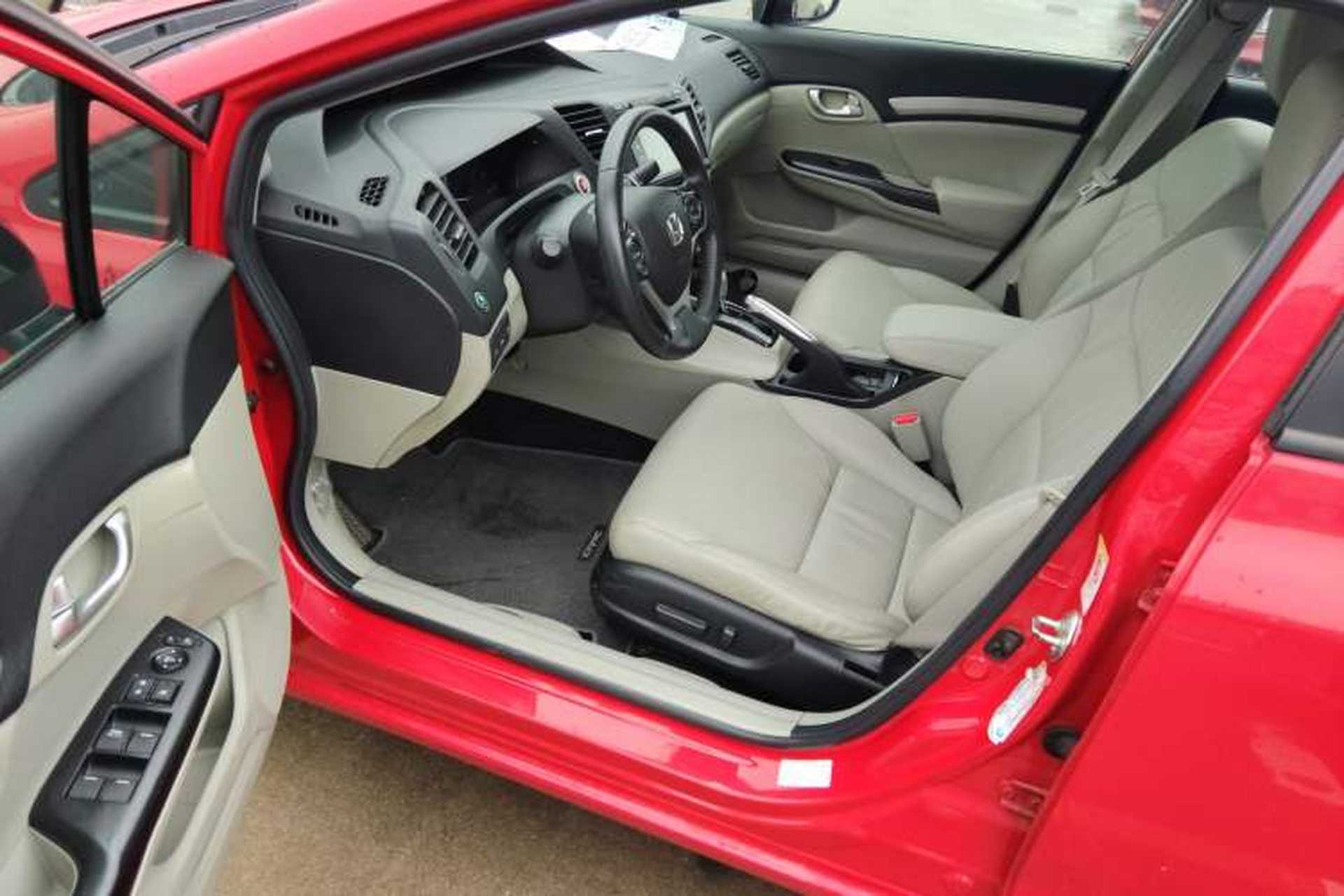 Used Honda Civic 2014 1.8L automatic luxury edition Driver Seat