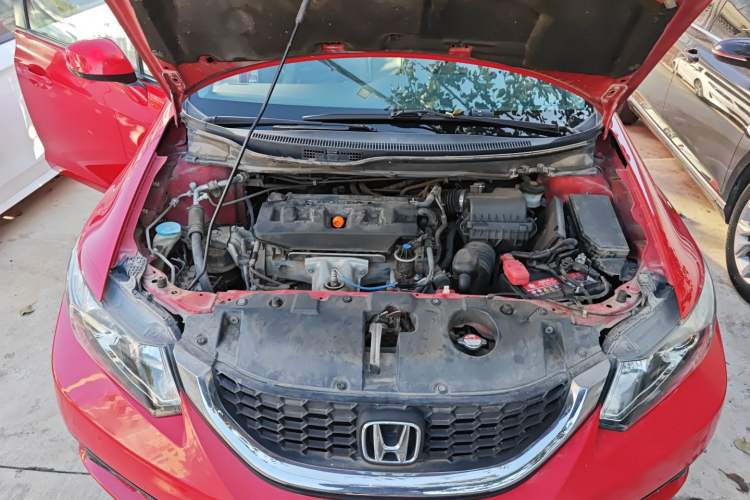 Used Honda Civic 2014 1.8L automatic comfort version Engine Bay