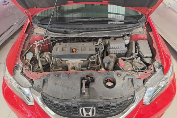 Used Honda Civic 2014 1.8L automatic comfort version Engine Bay