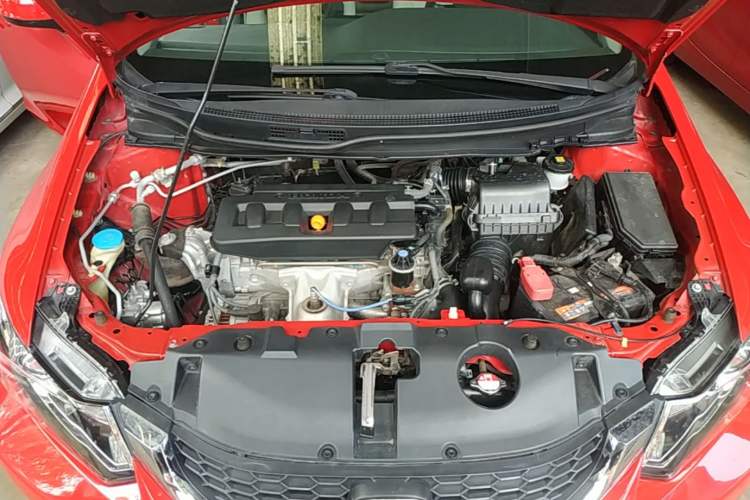 Used Honda Civic 2014 1.8L automatic comfort version Engine Bay