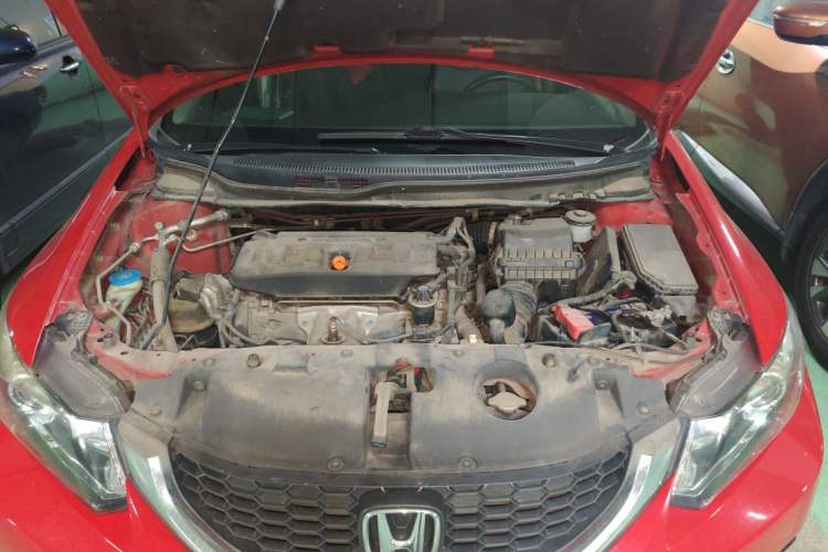 Used Honda Civic 2014 1.8L automatic comfort version Engine Bay