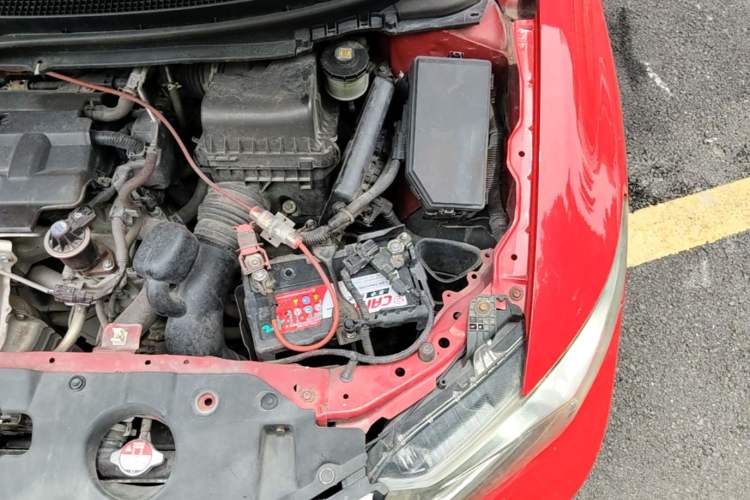 Used Honda Civic 2014 1.8L automatic comfort version Engine Bay Left