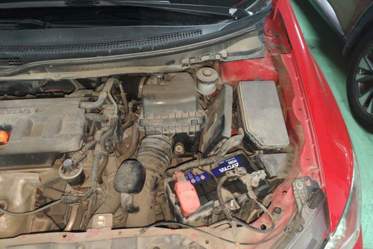 Used Honda Civic 2014 1.8L automatic comfort version Engine Bay Left