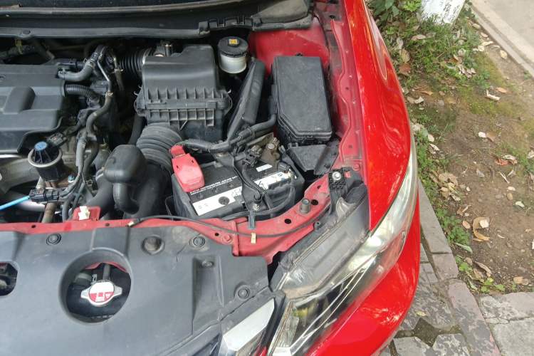 Used Honda Civic 2014 1.8L automatic comfort version Engine Bay Left