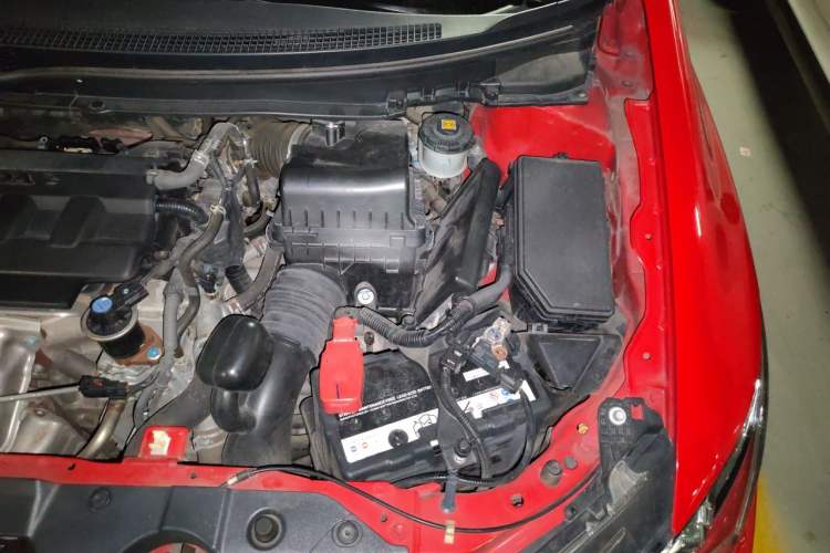 Used Honda Civic 2014 1.8L automatic comfort version Engine Bay Left