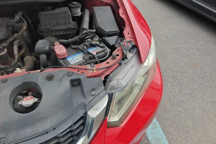 Used Honda Civic 2014 1.8L automatic comfort version Engine Bay Left