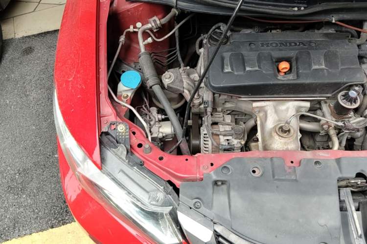 Used Honda Civic 2014 1.8L automatic comfort version Engine Bay Right