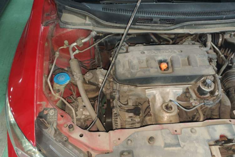 Used Honda Civic 2014 1.8L automatic comfort version Engine Bay Right