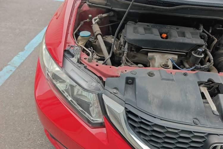 Used Honda Civic 2014 1.8L automatic comfort version Engine Bay Right