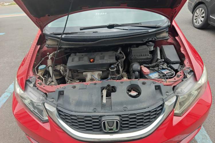 Used Honda Civic 2014 1.8L automatic comfort version Engine Bay