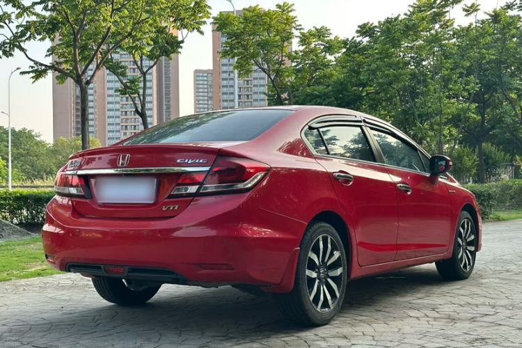 Used Honda Civic 2014 1.8L automatic luxury edition Exterior 5