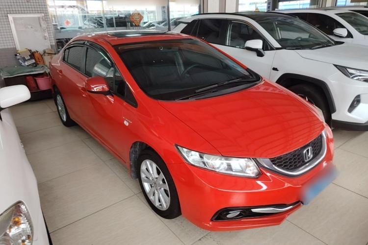 Used Honda Civic 2014 1.8L automatic comfort version Front Right 45 Deg