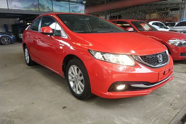 Used Honda Civic 2014 1.8L automatic comfort version Front Right 45 Deg