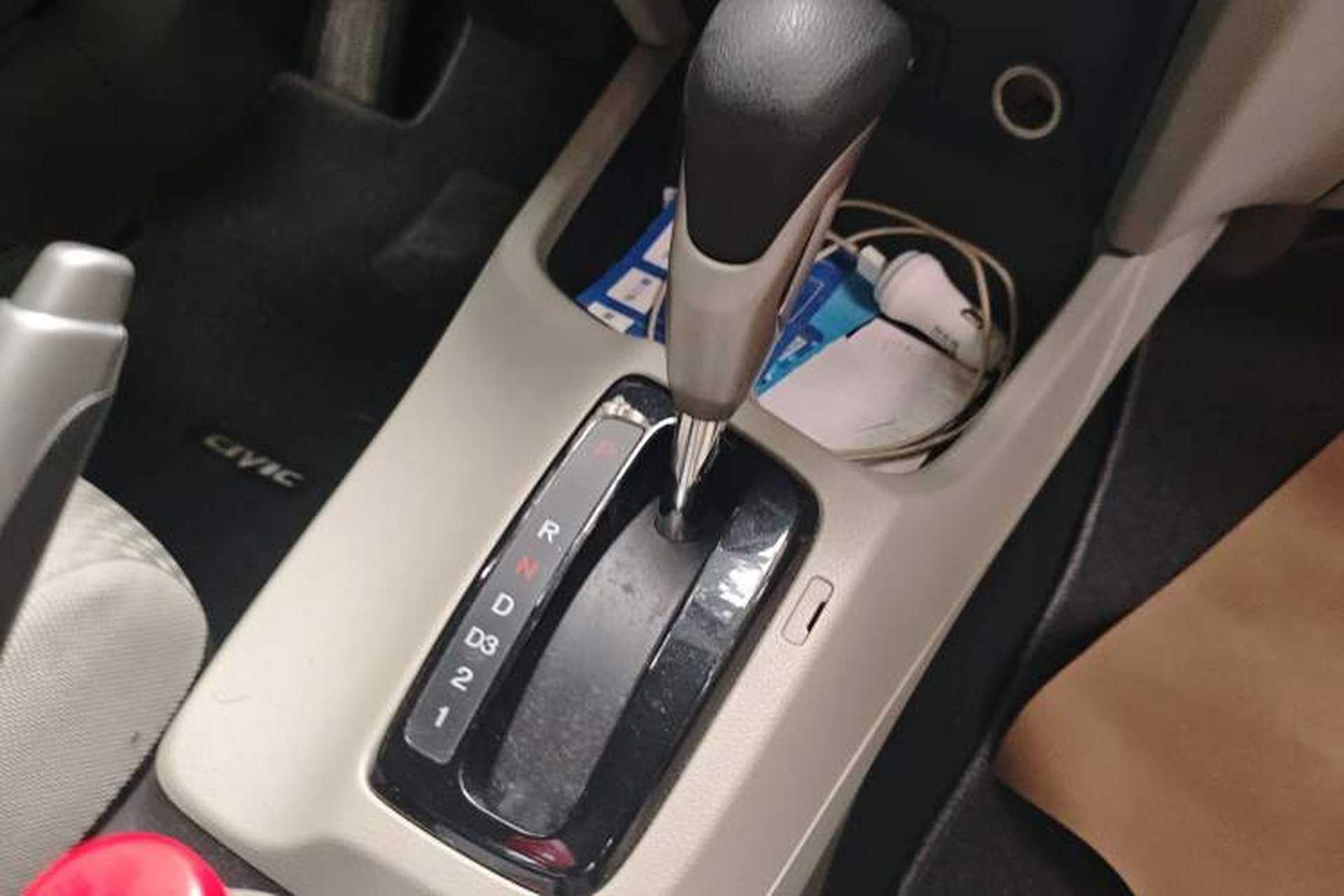 Used Honda Civic 2014 1.8L Automatic Classic Edition Gear Lever