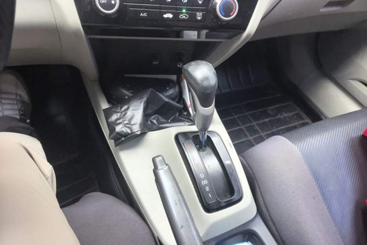Used Honda Civic 2014 1.8L Automatic Classic Edition Gear Lever