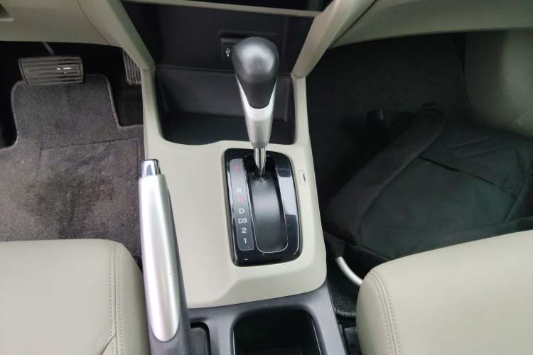 Used Honda Civic 2014 1.8L automatic luxury edition Gear Lever