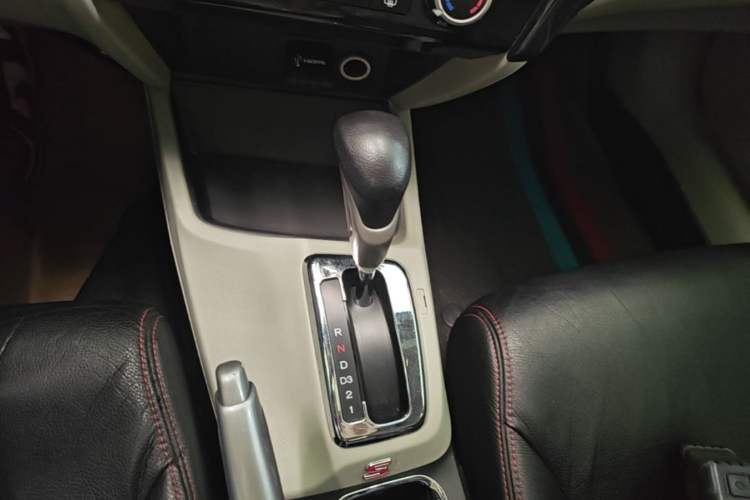 Used Honda Civic 2014 1.8L automatic comfort version Gear Lever