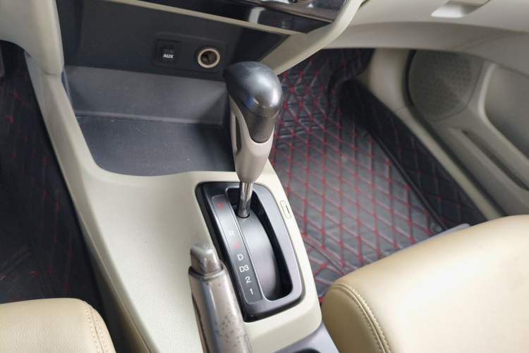 Used Honda Civic 2014 1.8L Automatic Classic Edition Gear Lever