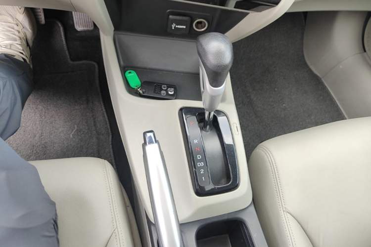 Used Honda Civic 2014 1.8L automatic luxury edition Gear Lever