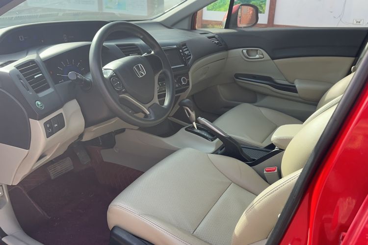 Used Honda Civic 2014 1.8L automatic comfort version Interior 1