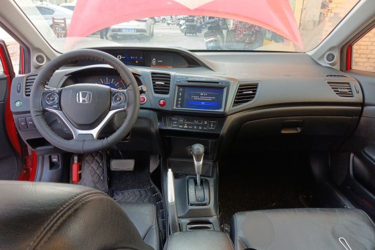 Used Honda Civic 2014 1.8L automatic luxury edition Interior 2