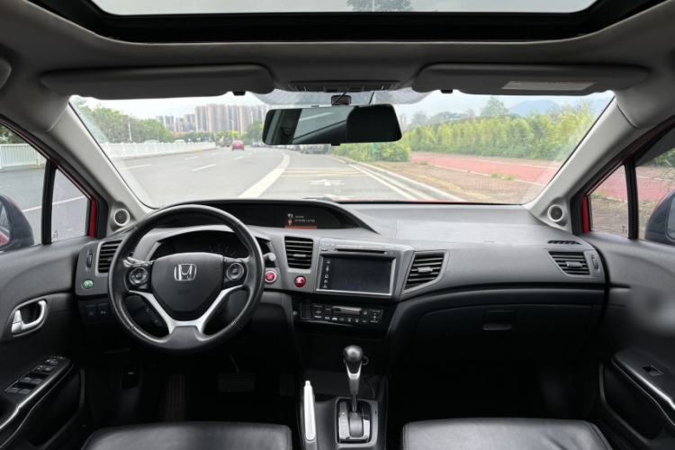 Used Honda Civic 2014 1.8L automatic luxury edition Interior 2