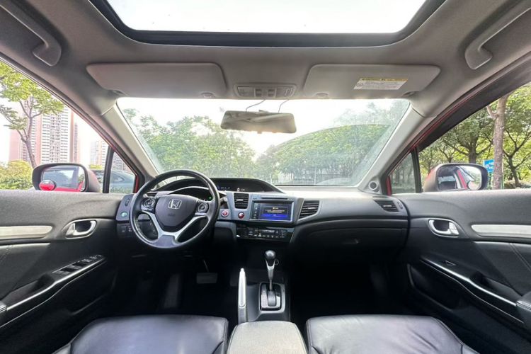 Used Honda Civic 2014 1.8L automatic luxury edition Interior 2