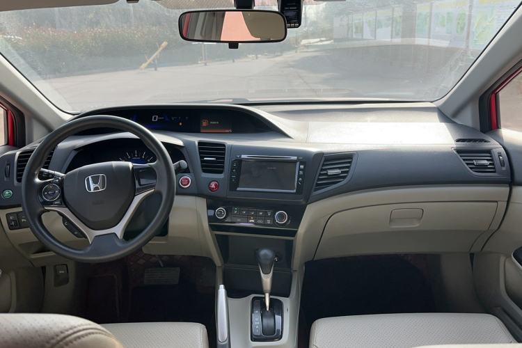 Used Honda Civic 2014 1.8L automatic comfort version Interior 3