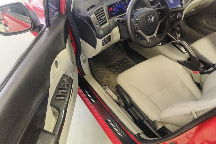 Used Honda Civic 2014 1.8L automatic comfort version Interior 3