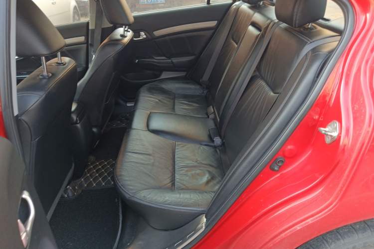Used Honda Civic 2014 1.8L automatic luxury edition Interior 4