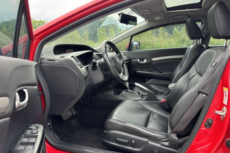 Used Honda Civic 2014 1.8L automatic luxury edition Interior 4