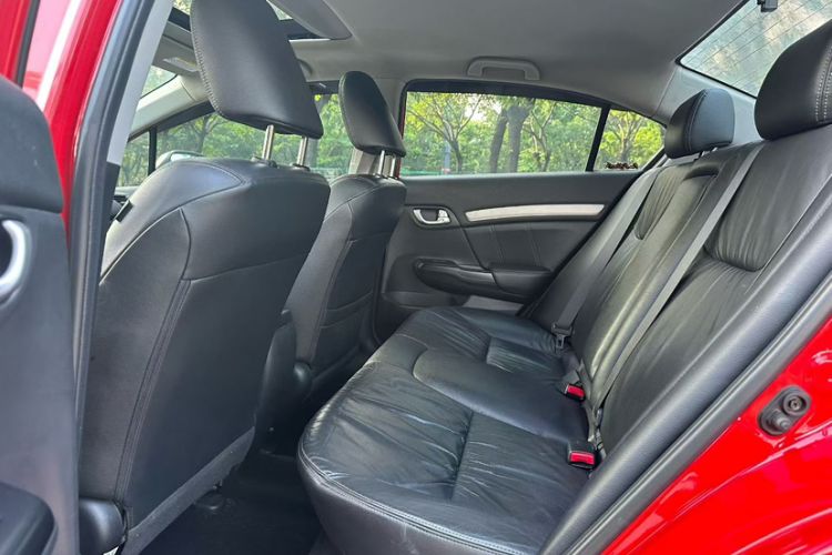 Used Honda Civic 2014 1.8L automatic luxury edition Interior 4