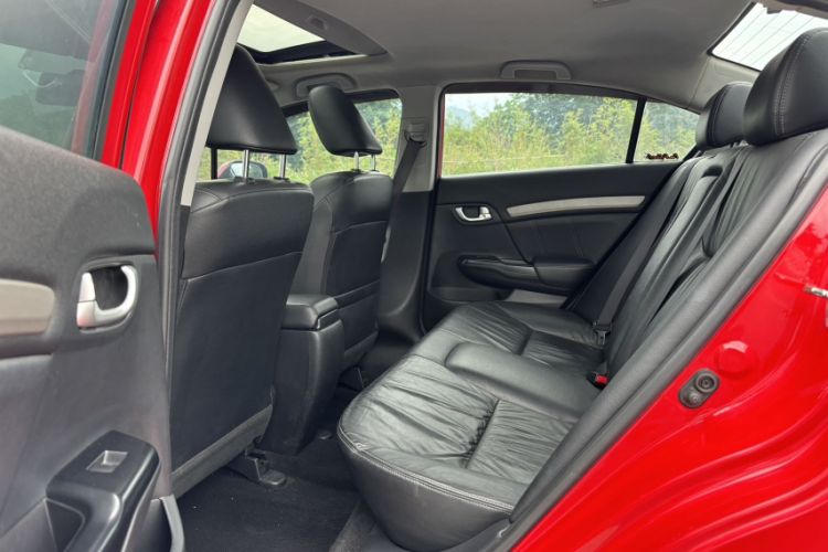 Used Honda Civic 2014 1.8L automatic luxury edition Interior 5
