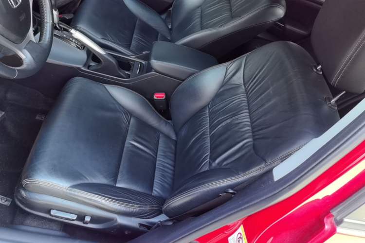 Used Honda Civic 2014 1.8L automatic luxury edition Left Front Seat