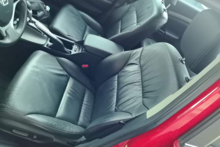 Used Honda Civic 2014 1.8L automatic luxury edition Left Front Seat
