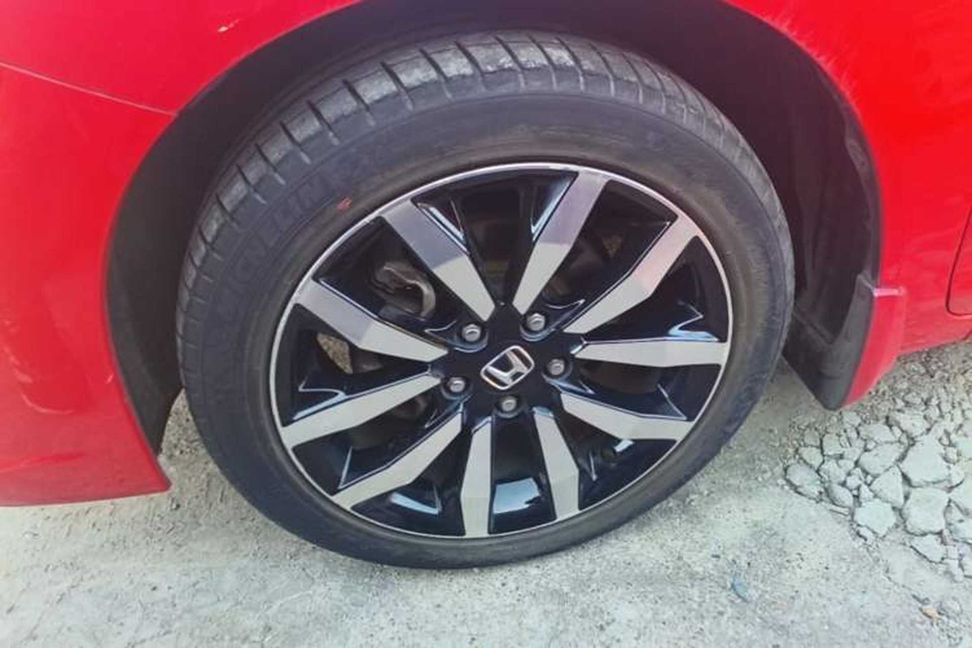 Used Honda Civic 2014 1.8L automatic luxury edition Left Front Wheel Hub