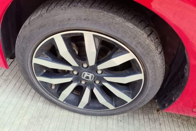 Used Honda Civic 2014 1.8L automatic luxury edition Left Front Wheel Hub