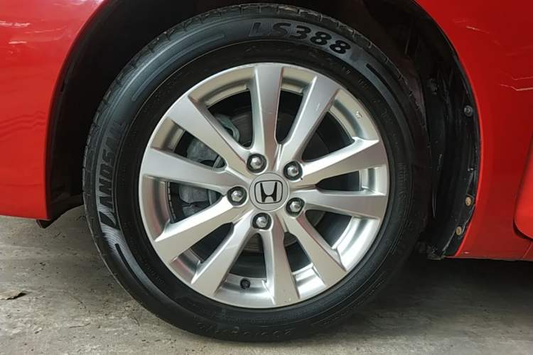 Used Honda Civic 2014 1.8L automatic comfort version Left Front Wheel Hub