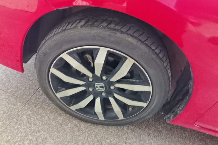 Used Honda Civic 2014 1.8L automatic luxury edition Left Front Wheel Hub