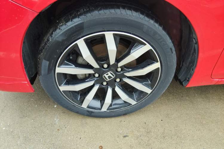 Used Honda Civic 2014 1.8L automatic luxury edition Left Front Wheel Hub