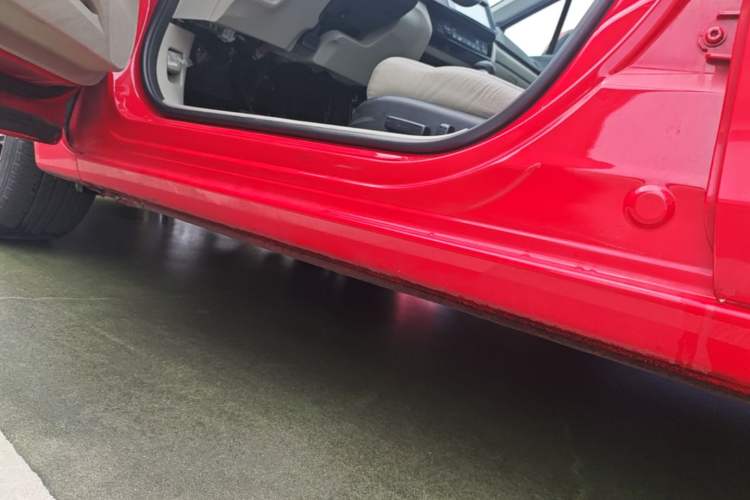 Used Honda Civic 2014 1.8L automatic luxury edition Left Side Sill