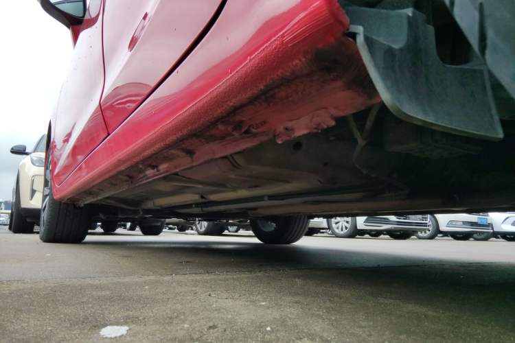 Used Honda Civic 2014 1.8L automatic luxury edition Left Side Sill