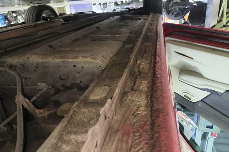 Used Honda Civic 2014 1.8L automatic comfort version Left Side Sill