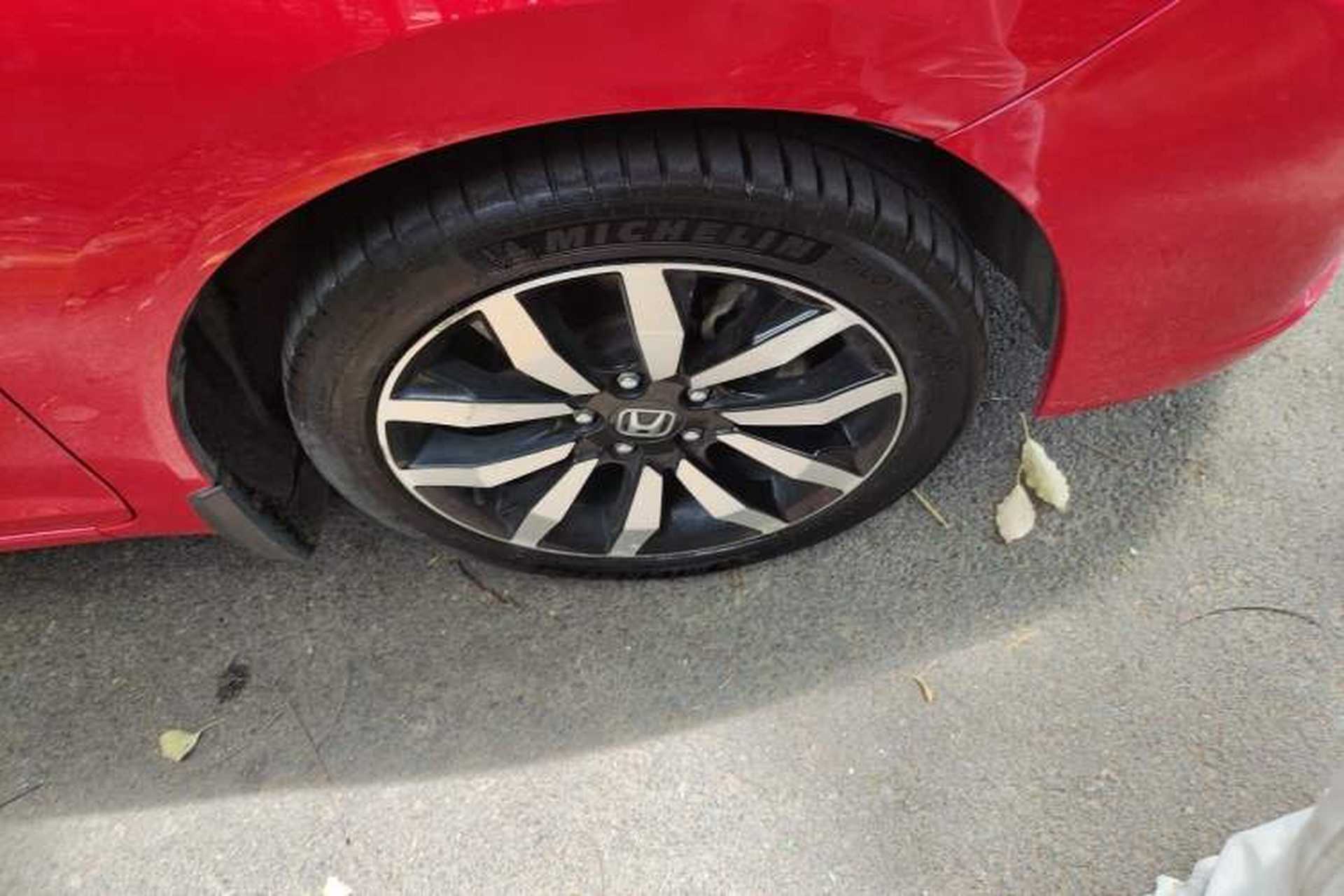 Used Honda Civic 2014 1.8L automatic luxury edition Right Front Wheel Hub
